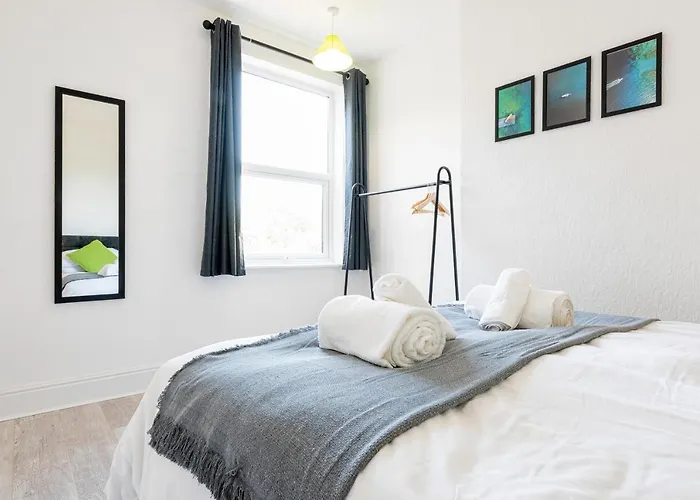 Jasmine Villa B - Ideal For Qmc & Uni - Free Parking