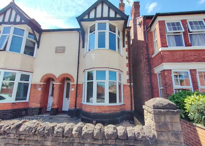 Jasmine Villa B - Ideal For Qmc & Uni - Free Parking