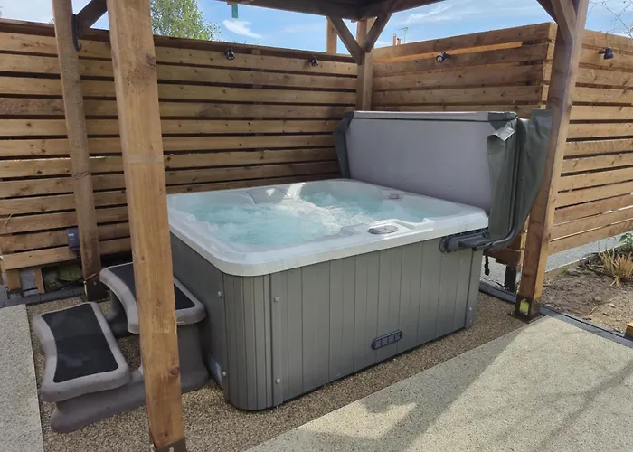 Peacock Lake Glamping